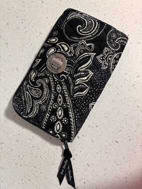 VERA BRADLEY - RFID Turnlock Wallet in the Stellar Paisley Pattern
